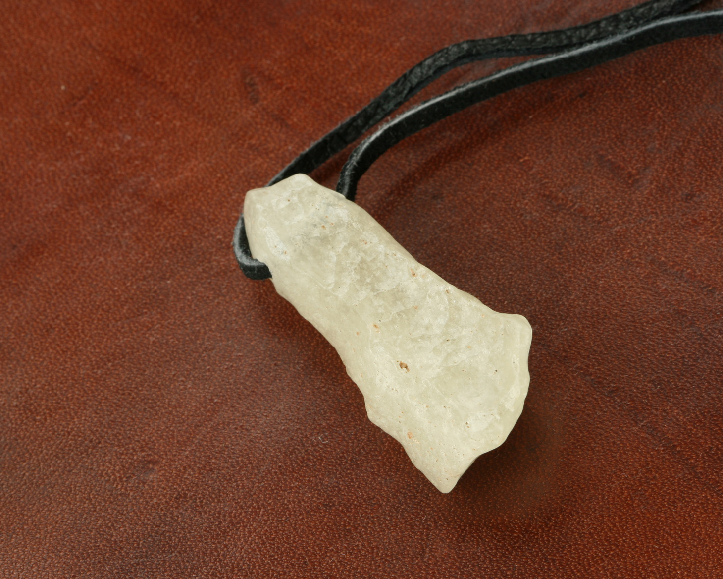 Pendant Libyan Desert Glass, leather cord