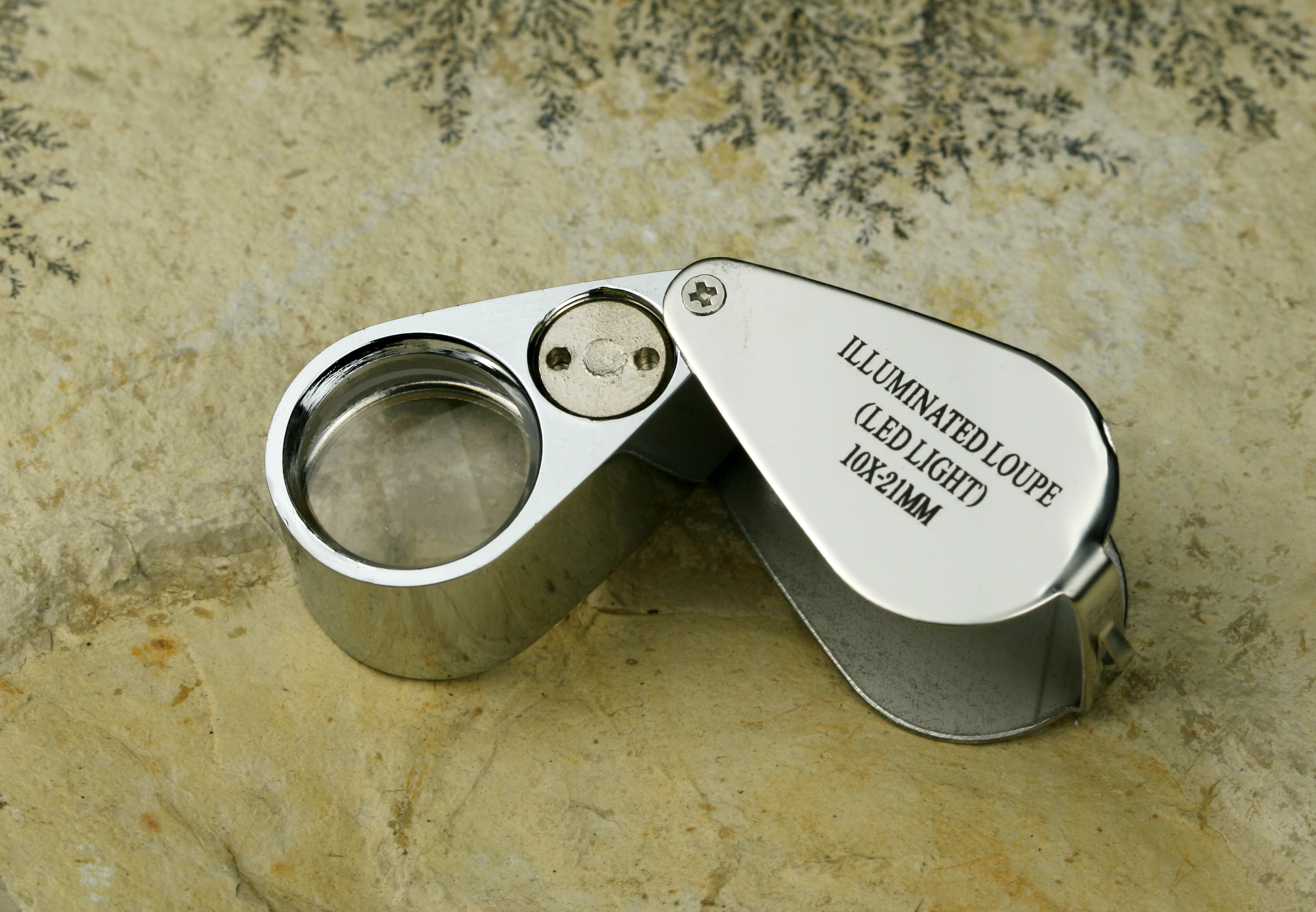 Illuminated magnifier 10x, with UV Light