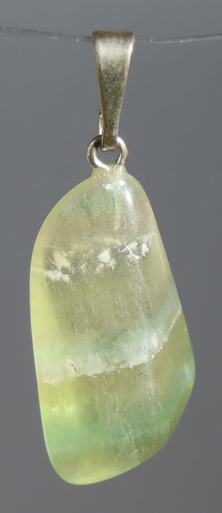 Fluorit Trommelstein-Anhänger mit 925 Silberöse