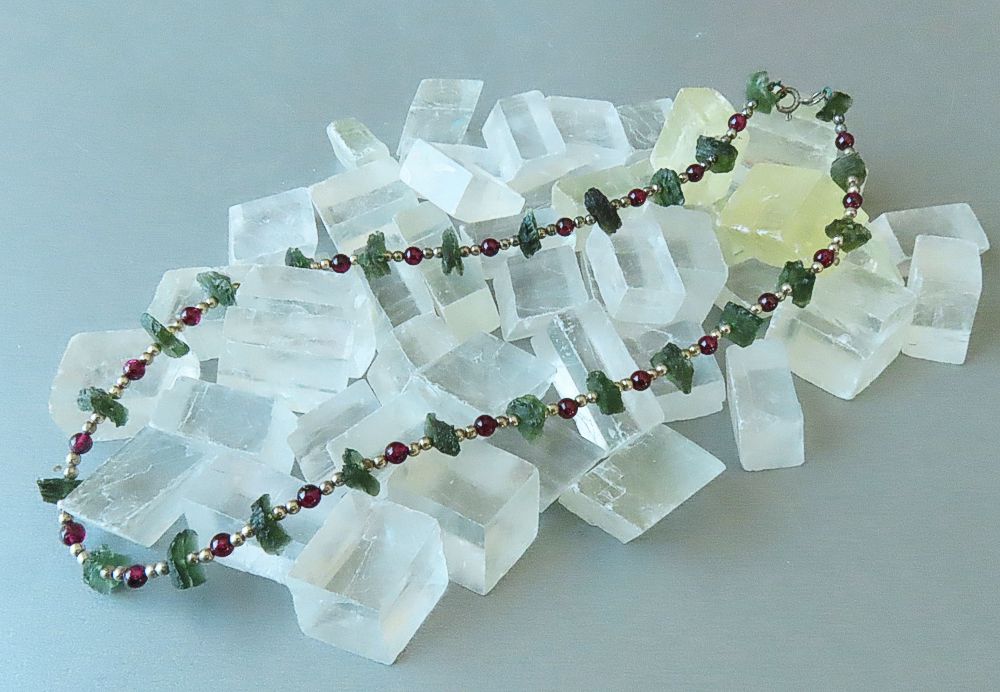 Moldavite Necklace with Garnet und Silver