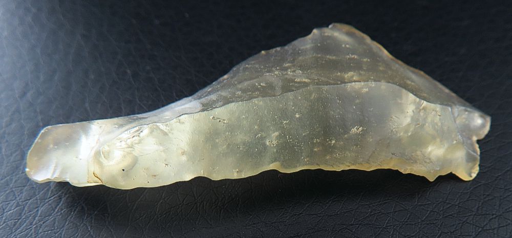 Prähistorisches Artefakt Wüstenglas