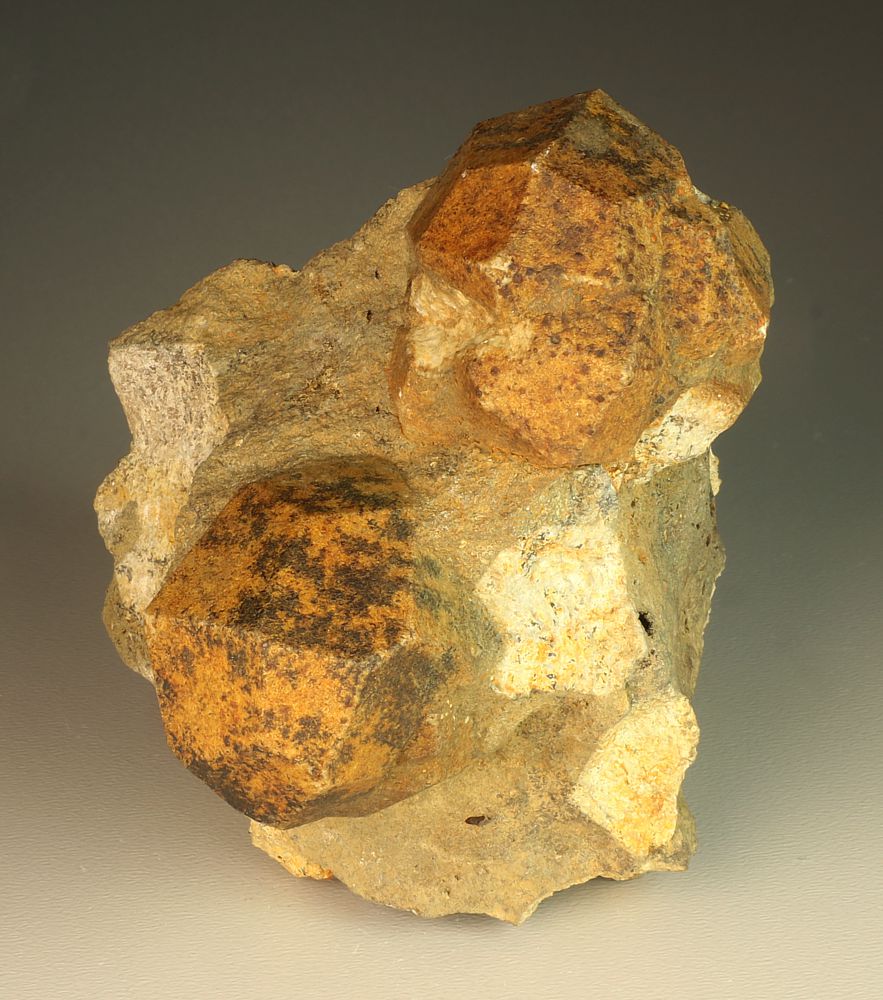 Pseudoleucite (Nefeline, orthoclase of pseudomorfose to nepheline)