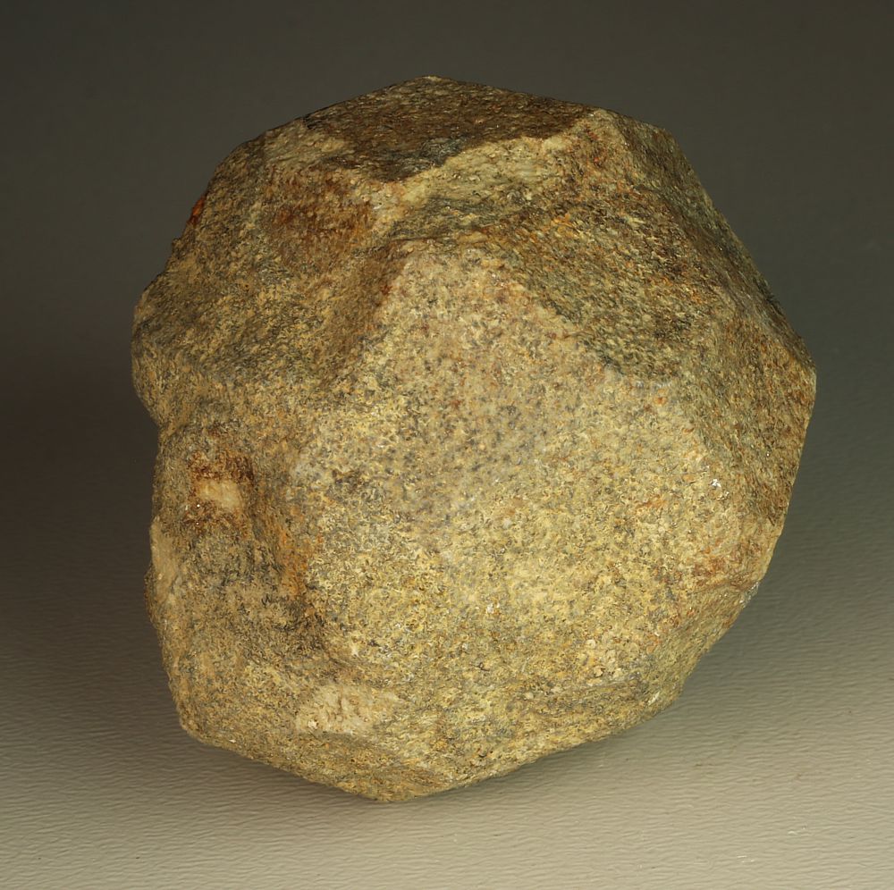 Pseudoleucit (Nefelin, Orthoklas Pseudomorfose nach Leucit)