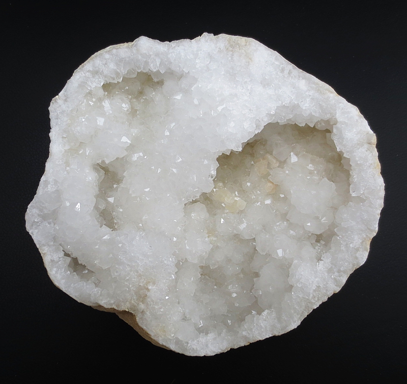 Quartz / crystal geode