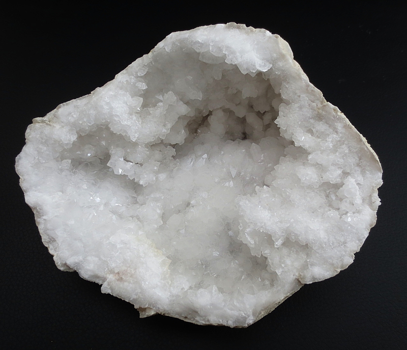 Quartz / crystal geode