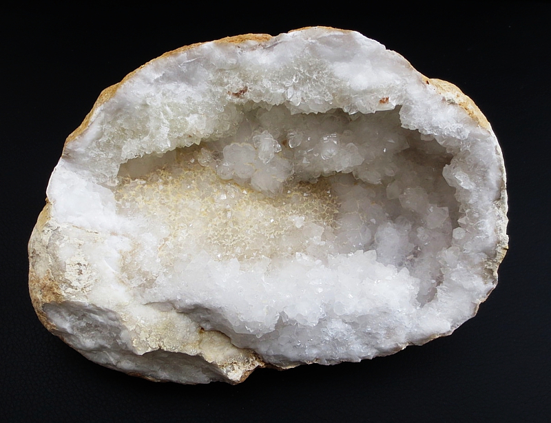 Quarzdruse / Bergkristallgeode