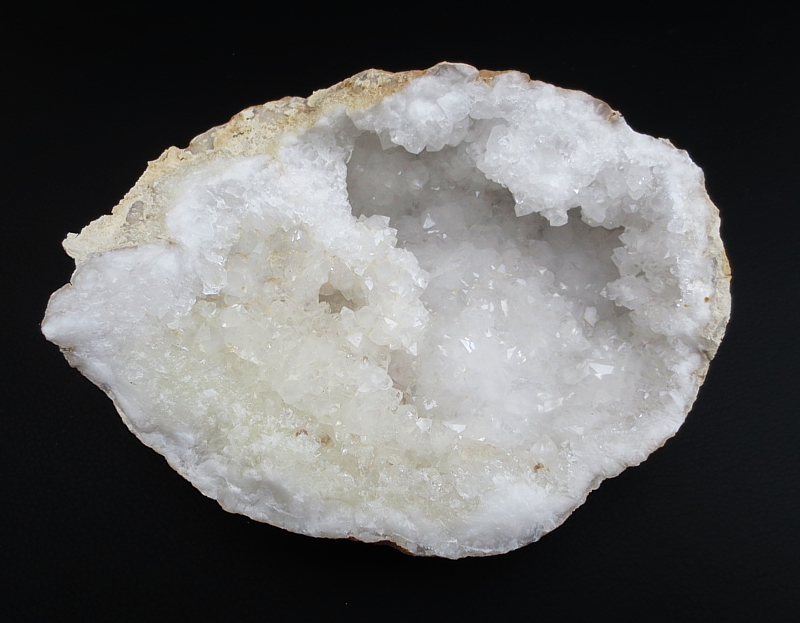 Quartz / crystal geode