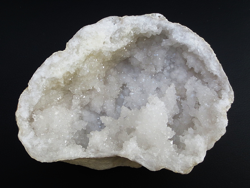 Quartz / crystal geode