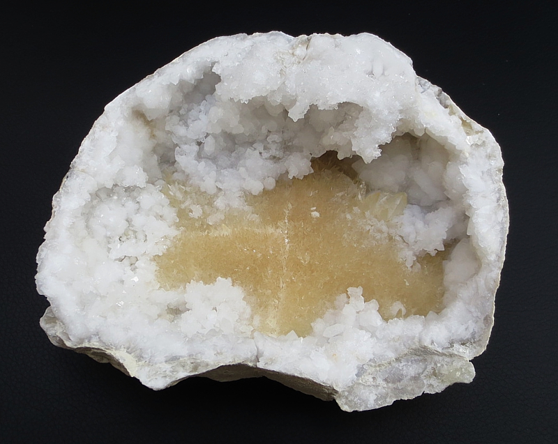 Quarzdruse / Bergkristallgeode