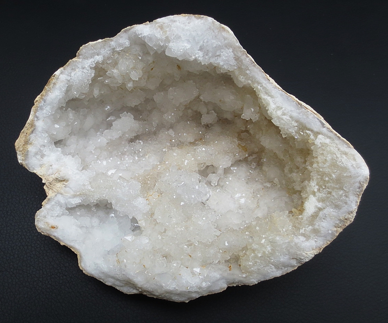 Quarzdruse / Bergkristallgeode  