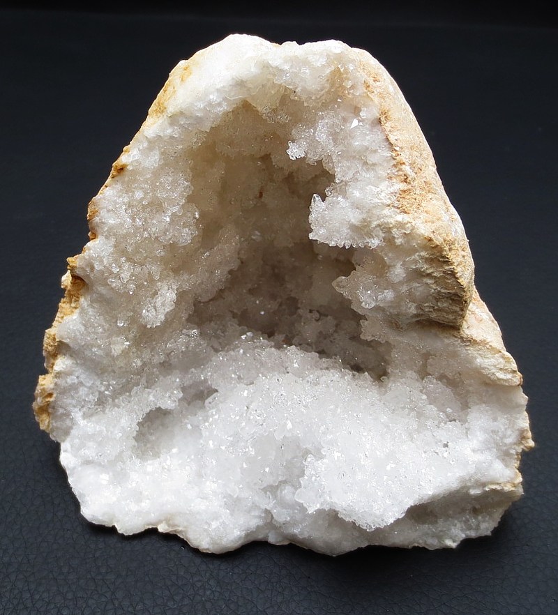 Quartz / crystal geode