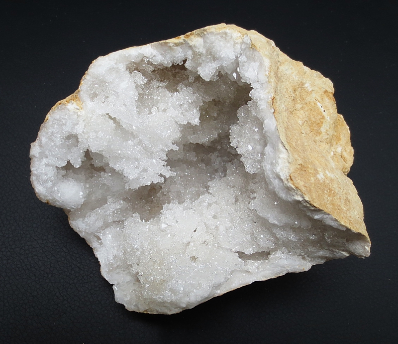 Quartz / crystal geode