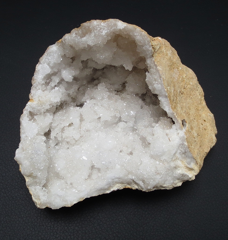 Quartz / crystal geode