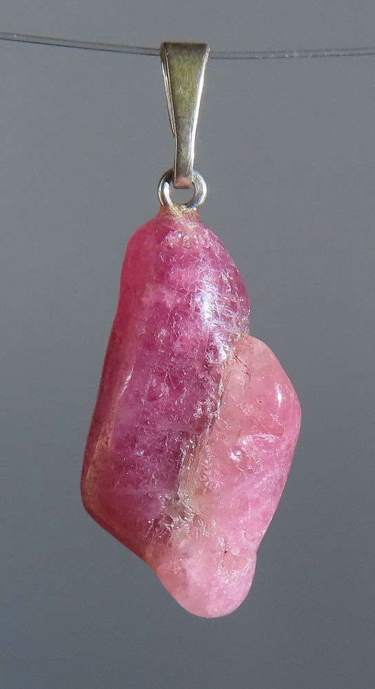 Rubellit (roter Turmalin) Trommelstein-Anhänger mit 925  Silberöse