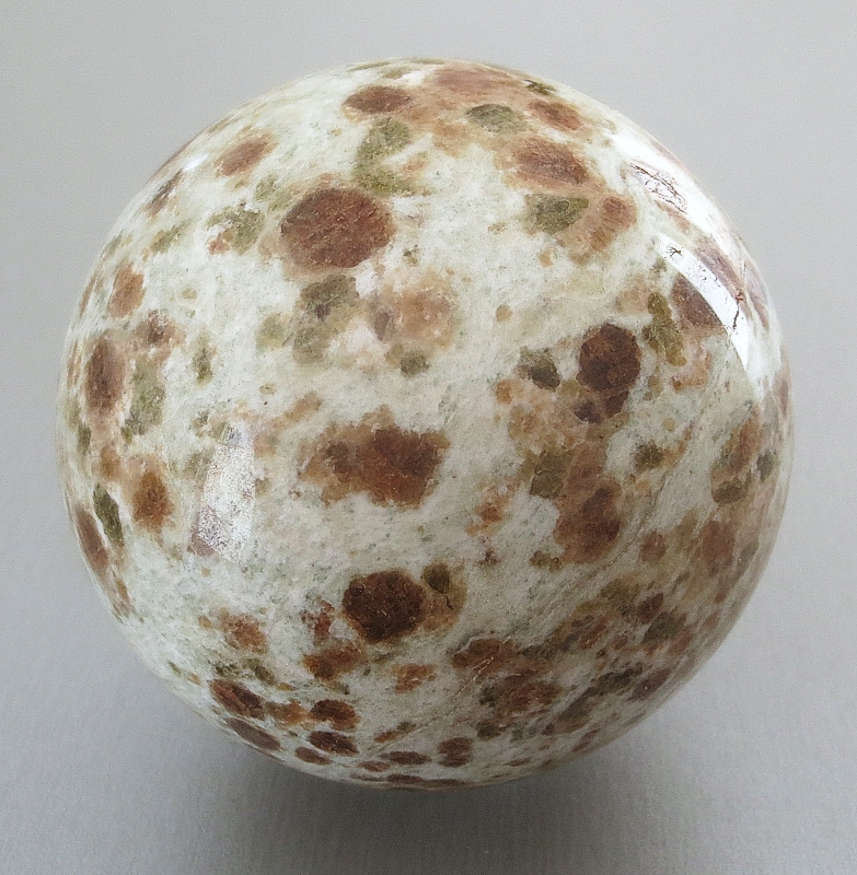 Wollastonite-Garnet (Skarn), sphere