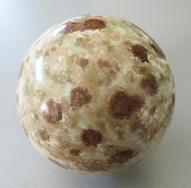 Wollastonite-Garnet (Skarn), sphere