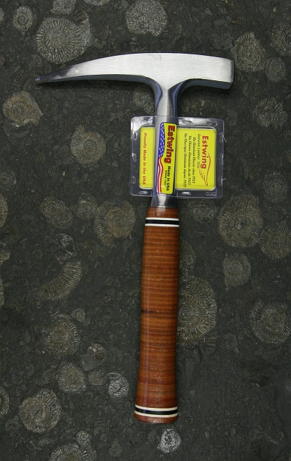 ESTWING Rock Pick (pointed tip) with leather grip (22oz)