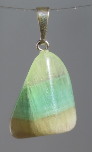 Fluorit Trommelstein-Anhänger mit 925 Silberöse