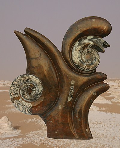 Dekorativní mramorová skulptura s goniatity a ortocery