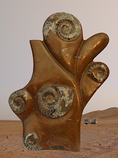 Dekorativní mramorová skulptura s goniatity a ortocery