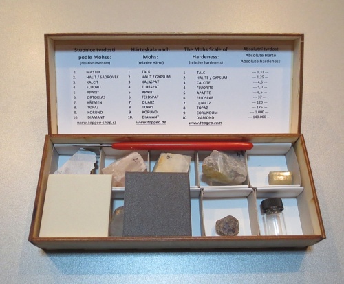 Mohsova stupnice tvrdosti, t = 1 až 10 s diamantem