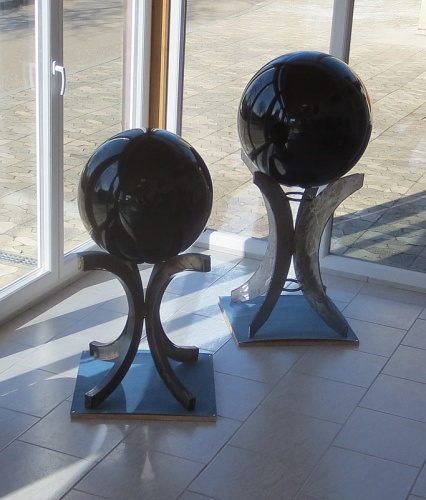 Imposante XXL Obsidiankugel 53 cm – Ein meisterhaftes Unikat aus tiefschwarzem Vulkanglas