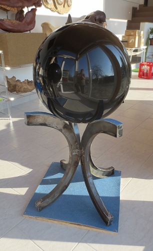 Imposante XXL Obsidiankugel 53 cm – Ein meisterhaftes Unikat aus tiefschwarzem Vulkanglas