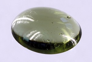 Vltavín - kabošon kulatý 9x7mm