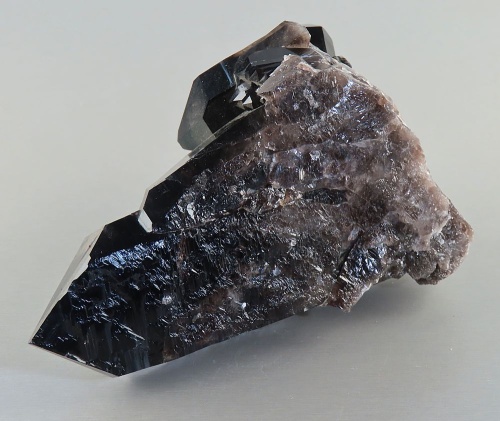 Morion - černá odrůda křemene (záhnědy)