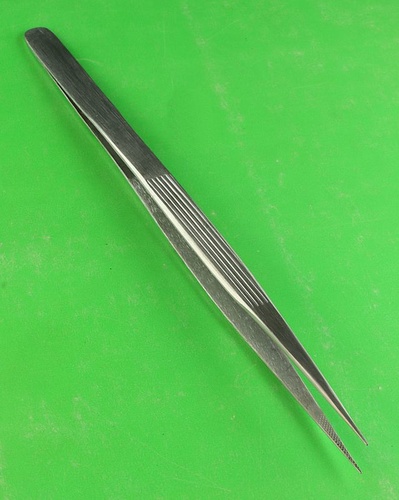 Sharp Point Diamond Tweezer, Serrated