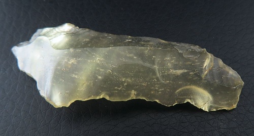 Prähistorisches Artefakt Wüstenglas